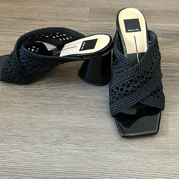 Dolce Vita woven comfy cross-over slide sandals with chunky heel, size 9.5 - Picture 2 of 7